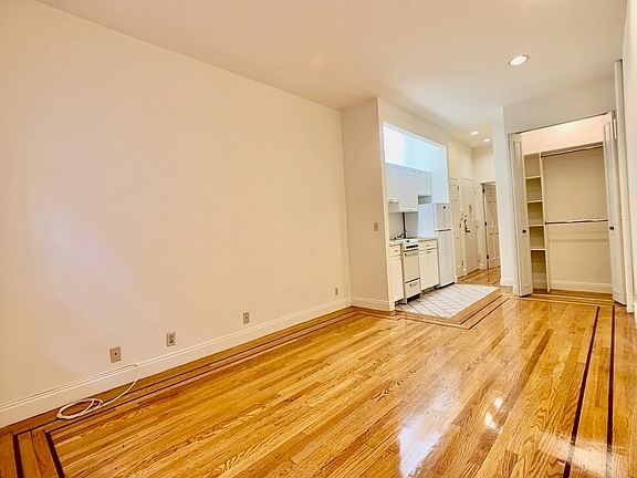 3rd image of 326 E 34th St APT A3