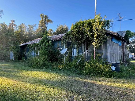 3rd image of 160 Elaine St