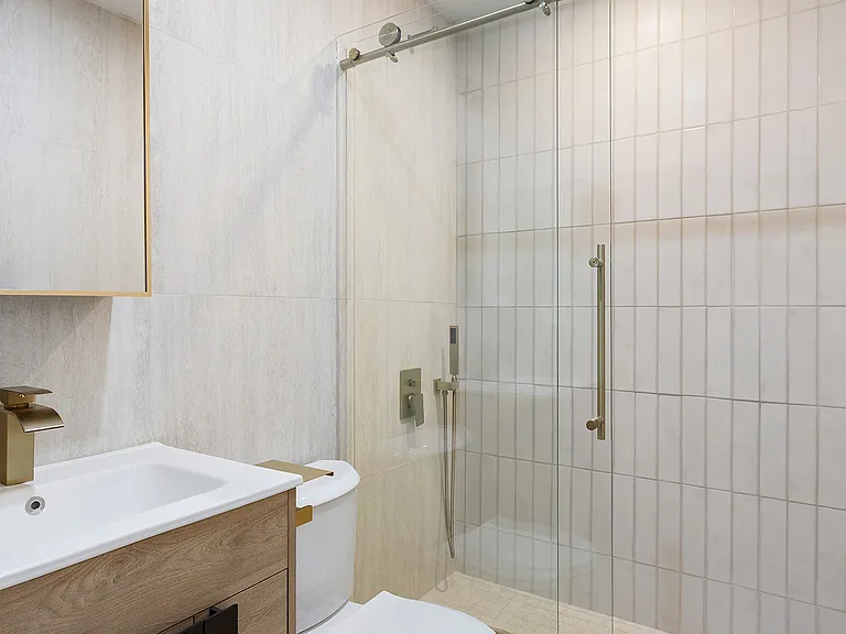 196 Nassau Ave #1R — Photo 3