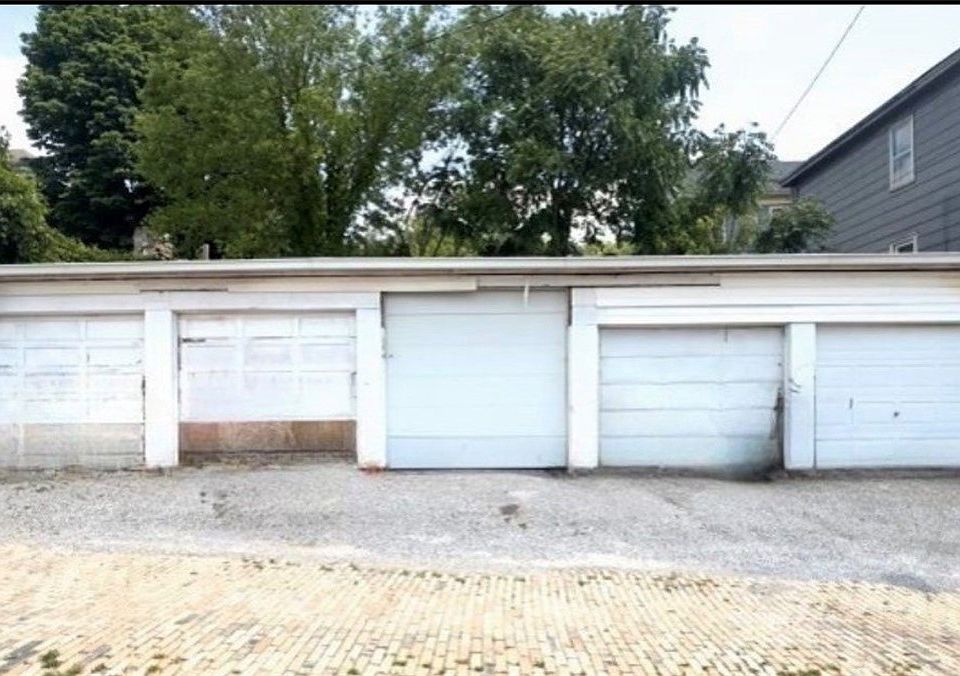 1st image of 422 Grove Aly
