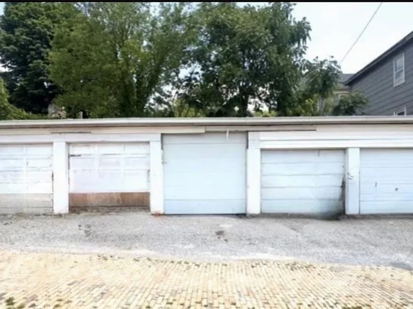 422 Grove Aly, East Liverpool, OH 43920