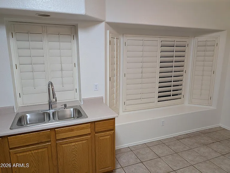 8918 W Paradise Ln — Photo 12