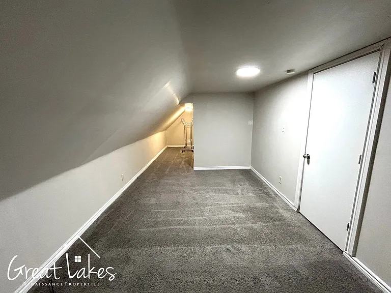 2716 Belmont St — Photo 10