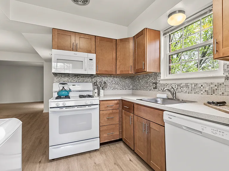 Contemporary Kitchen Style (shown here in a 3-bedroom floor plan)