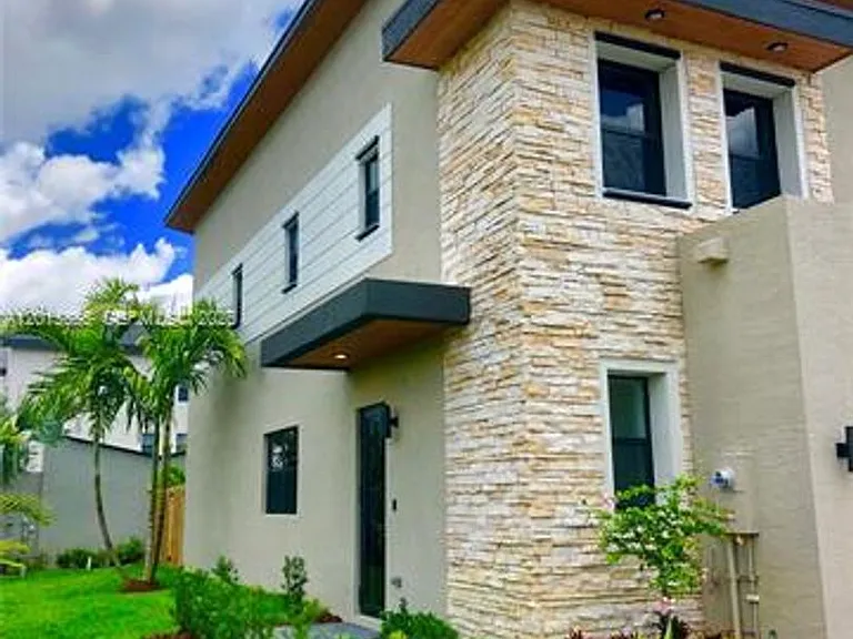 10597 NW 81st Ter #Townhouse 10597 — Photo 35