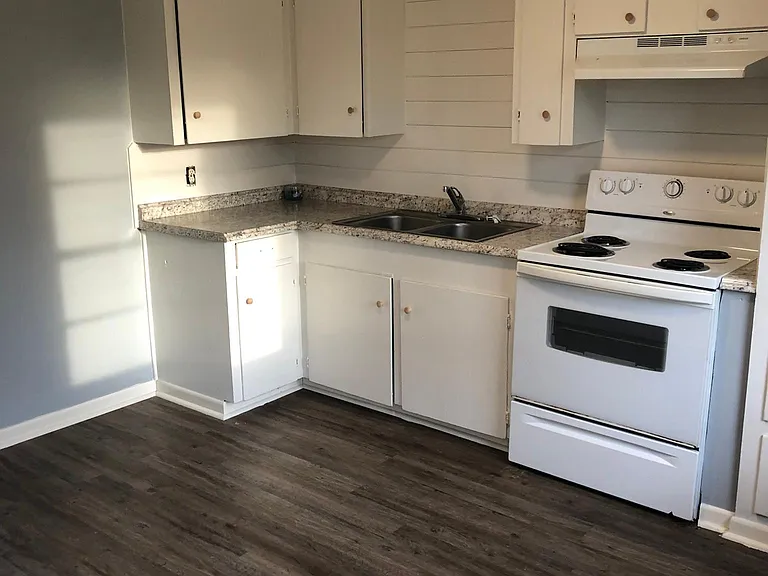 719 Circle Dr — Photo 2