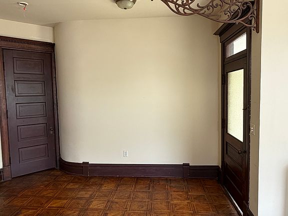 3rd image of 802 E Jefferson St #1