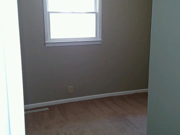 4th image of 1510 N Baker St