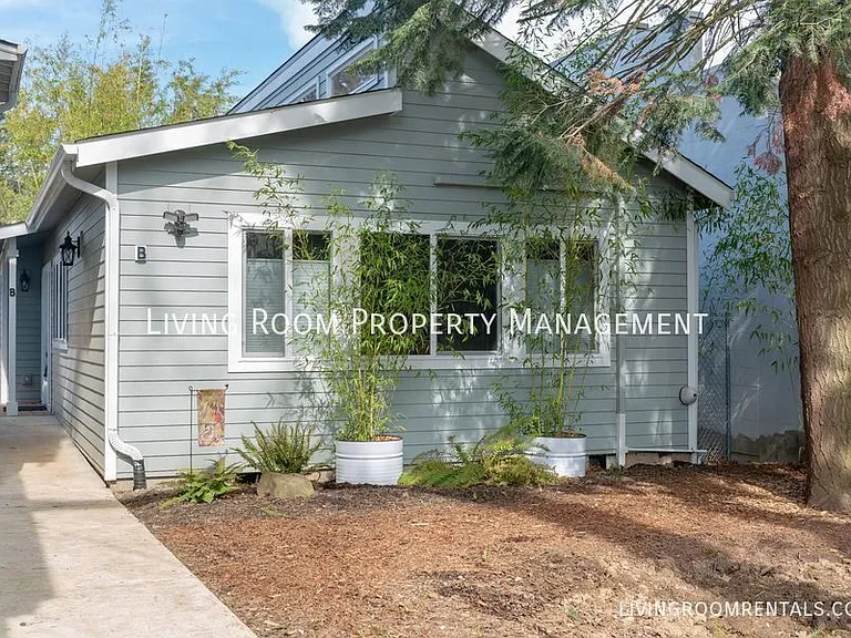 37 NE Morgan St #B — Photo 1