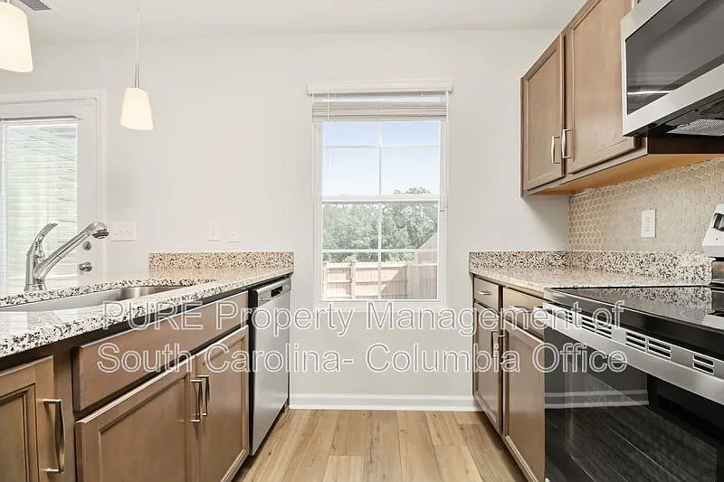 3 bed, 2.5 bath, 1250 sqft, $1,855 — Photo 3