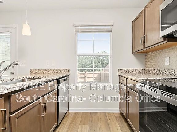3rd image of 1052 Astoria Dr
