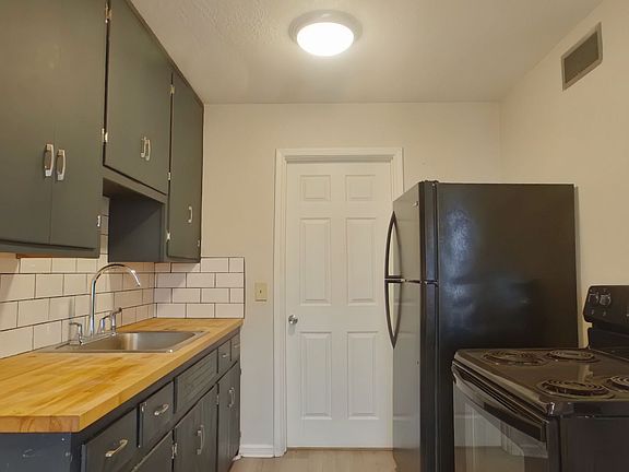 3rd image of 1823 N Jeanette Ave