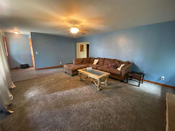 3rd image of 615 9th St SE