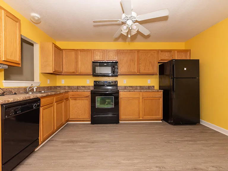 104 Streamwood Dr — Photo 10