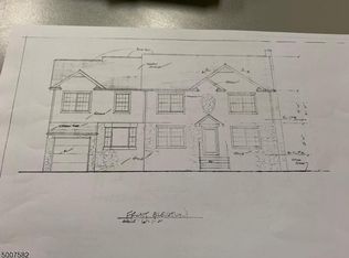 35 Oakwood Dr, Wayne, NJ 07470