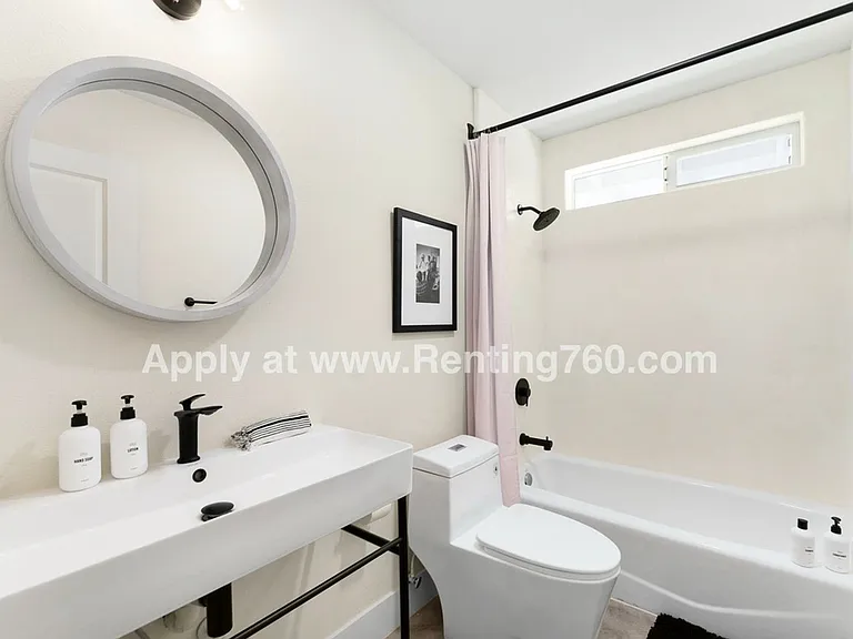 321 N Bonita Ave — Photo 22