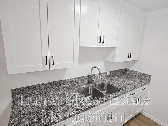 2nd image of 470 Riverdale Dr APT 2