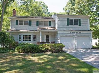 298 Pipe Stave Hollow Rd, Mount Sinai, NY 11766