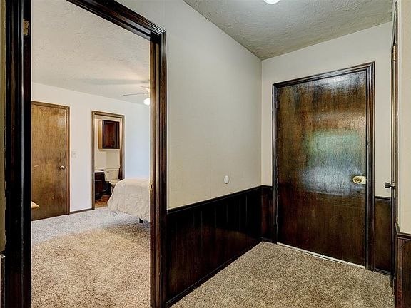 5th image of 518 S Forest Court Dr