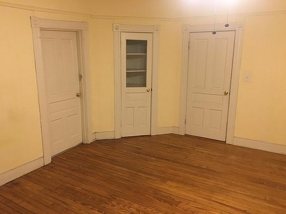 3rd image of 3127 Parkwood Ave #1