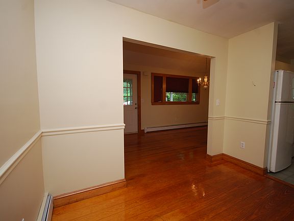 2nd image of 142 Bellport Ave