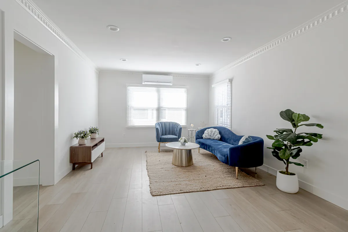 Building Photo - 1604 S Bronson Ave #4