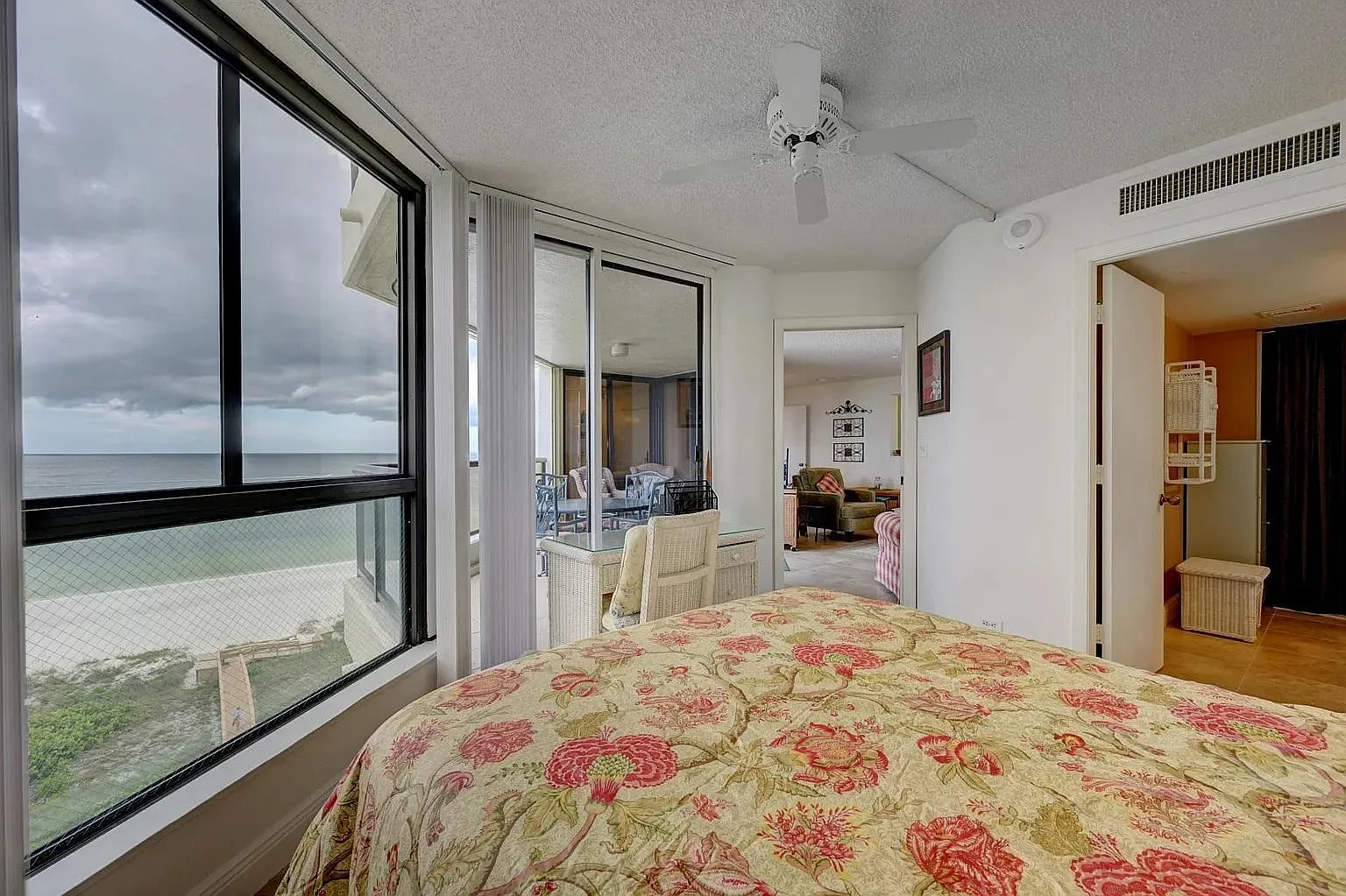 2 bed, 962 sqft, $3,950 — Photo 4