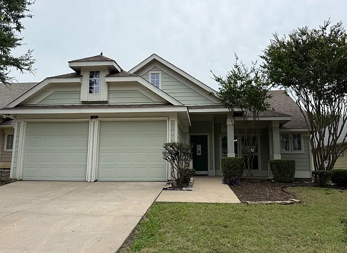 413 Hilltop Dr — Photo 1