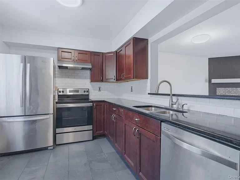 601 Chelsea Cv S — Photo 3