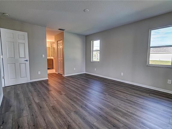 3rd image of 313 SE 23rd Ter