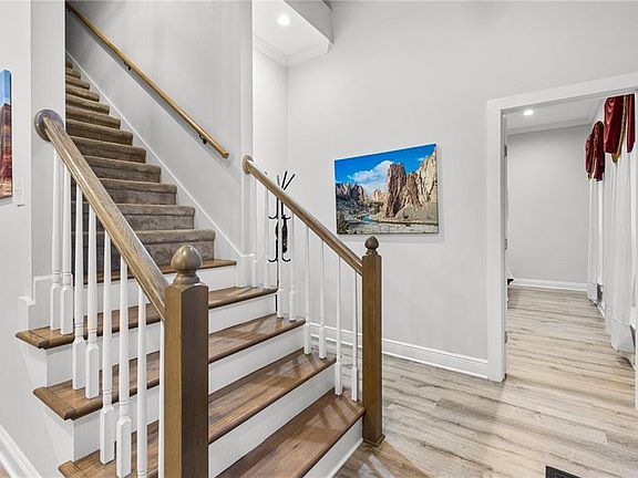 3rd image of 5925 Eastridge Pl
