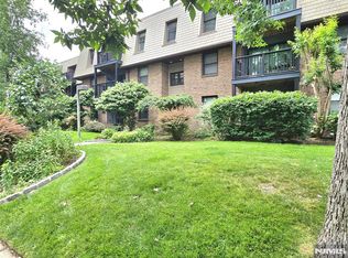 560 North Ave APT I, Fort Lee, NJ 07024