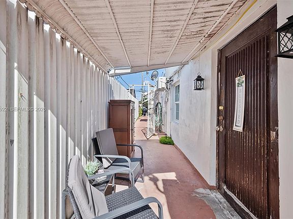 4th image of 5800 SW 20th St