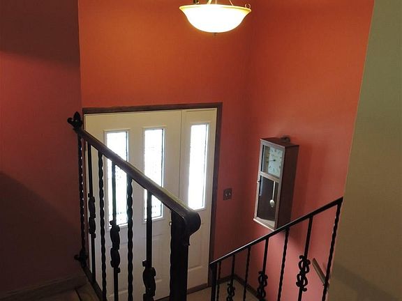 3rd image of 1818 Riverview Dr