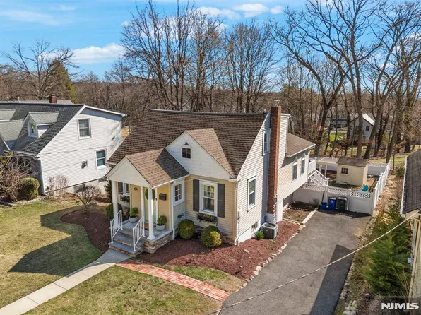 386 Kingston St, Wyckoff, NJ 07481