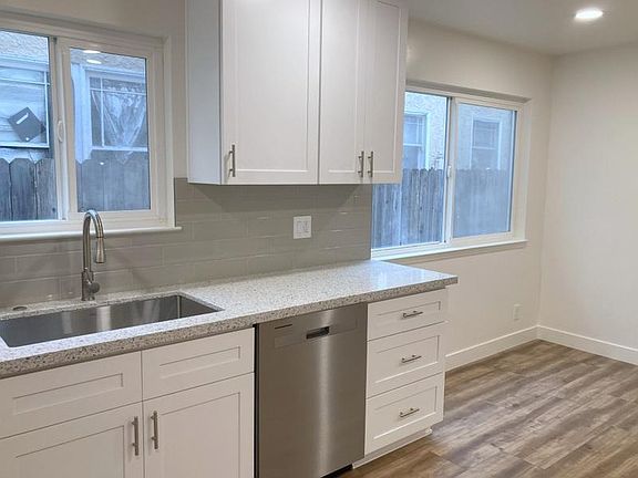 4th image of 2405 V St APT 1