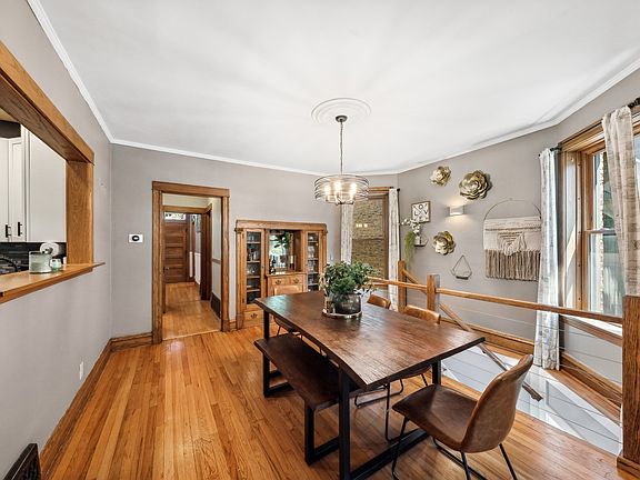 5th image of 1304 W Cornelia Ave #1
