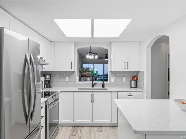 310 Pym St S #4, Parksville, BC V9P 2P4