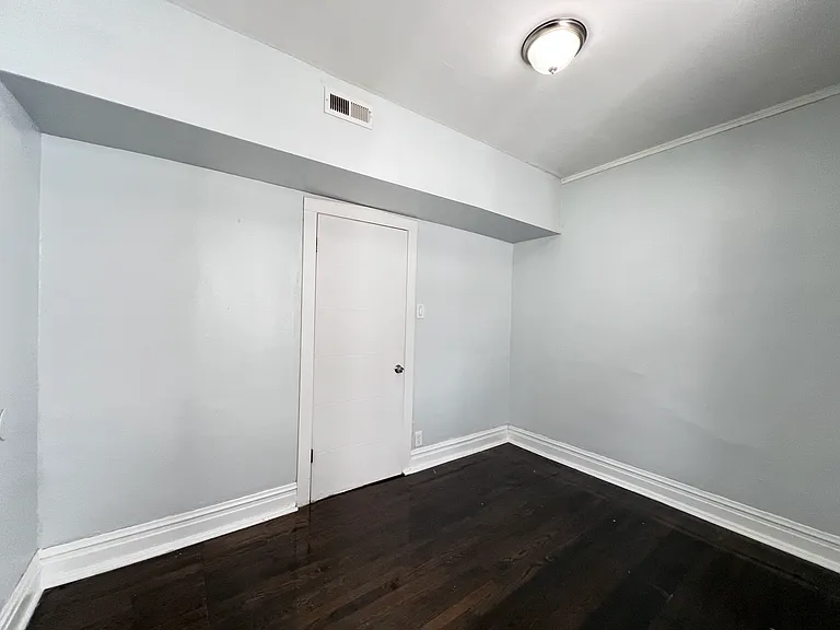 8856 S Lowe Ave #2R — Photo 9