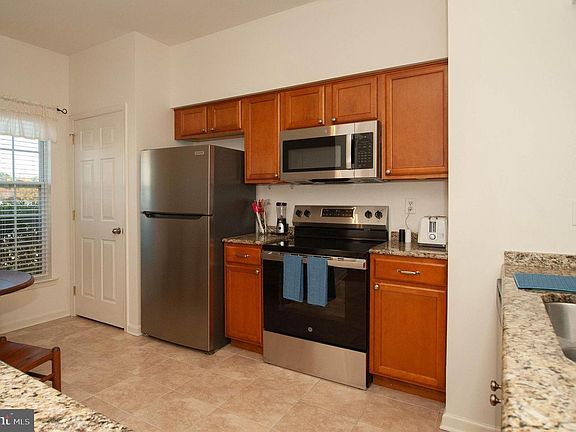 4th image of 81 Bay Hill Ln