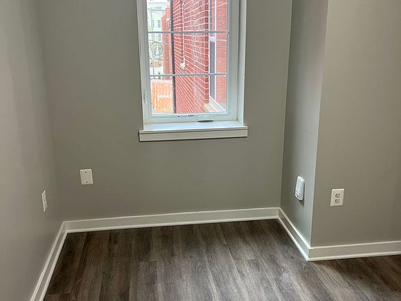 5th image of 622-624 Girard St NE #302