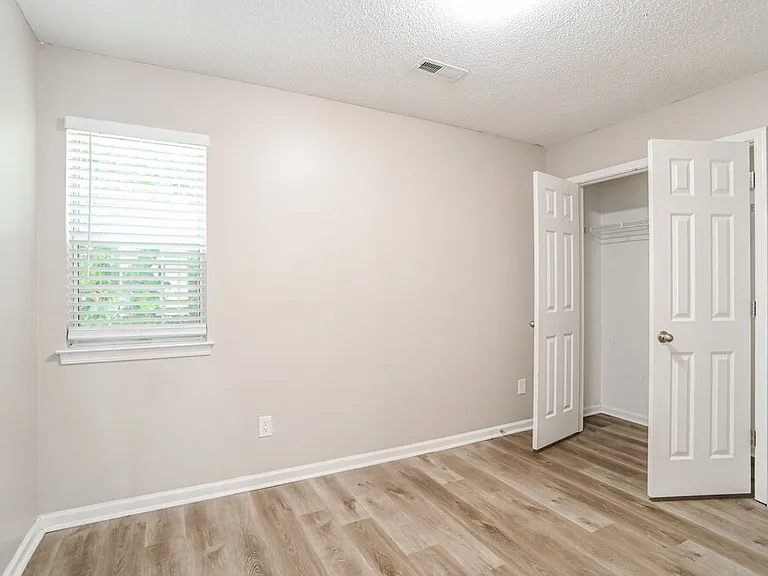 910 Milkfarm Ct — Photo 13