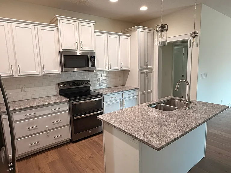 2204 SW 18th St — Photo 8