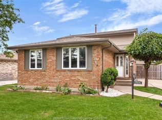 9597 Avery Ln, Windsor, ON N8R 2C1