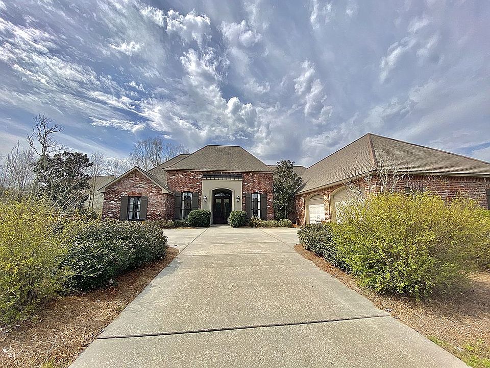 1st image of 315 Chateau Jon