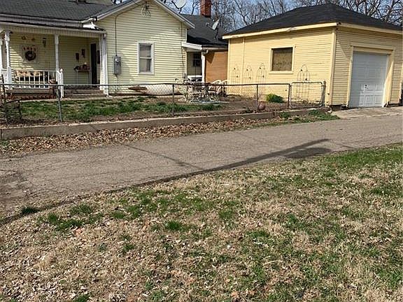 3rd image of 1907 Arlington Ave