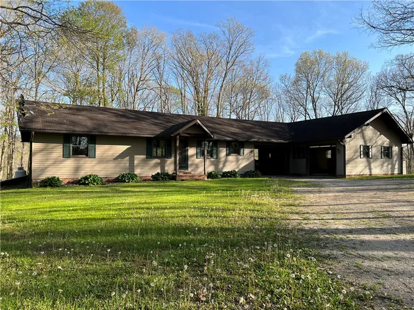 915 Quebec Rd, Farmington, PA 15437