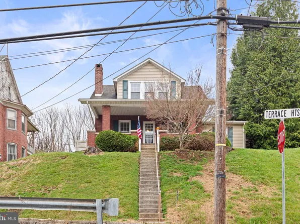 1 Terrace Hts, Glen Rock, PA 17327