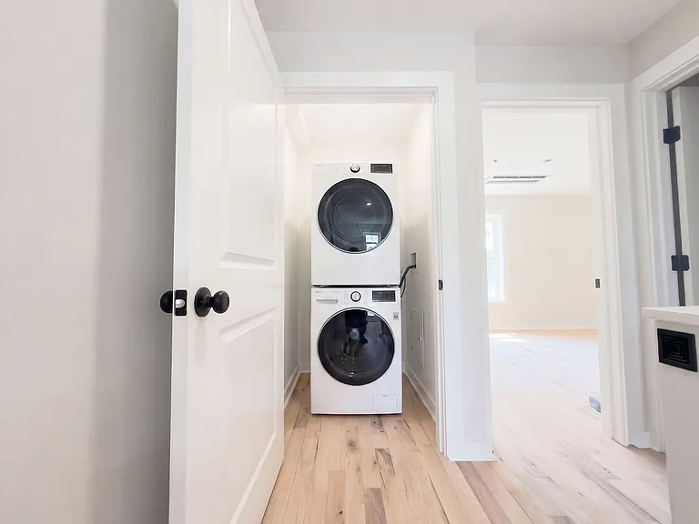 358 Campbell Ave — Photo 5
