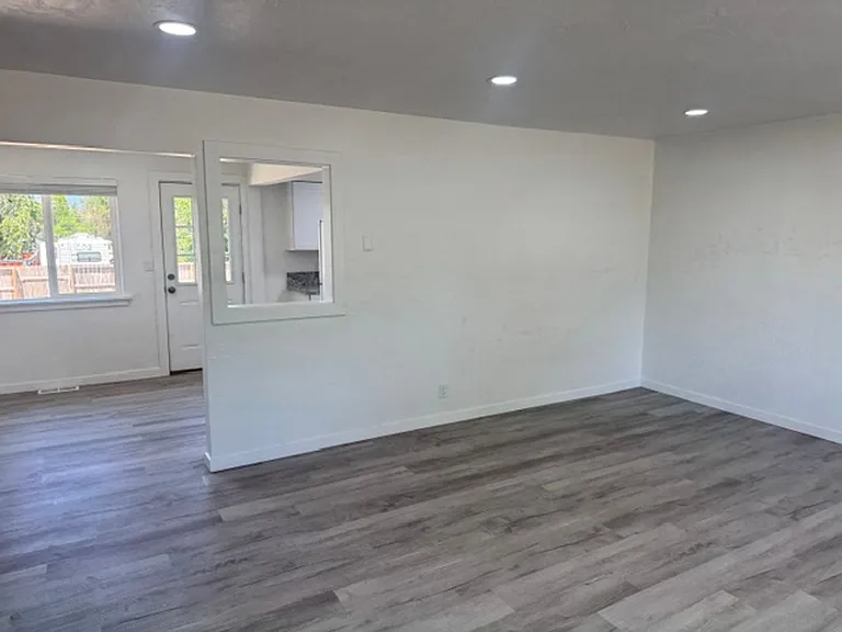 407 Oregon Ter — Photo 13